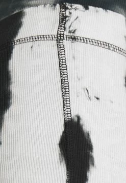 Weekday STELLA BIKER - Short Women 15 Weekday STELLA BIKER - Short Women -France Weekday Soldes Boutique dace2920f62c42e29ff20e408d29efe9