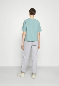 Weekday TRISH - T-shirt basique Women 22 Weekday TRISH - T-shirt basique Women -France Weekday Soldes Boutique de91afc117ee4782940e50094063debe 1