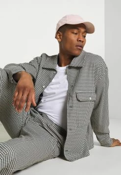 Weekday OLIVER LIGHT - T-shirt basique Men -France Weekday Soldes Boutique dea5d84f789343a18e98c17304805eb0