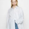 Weekday RIVIERA OVERSIZED - Chemisier Women 1 Weekday RIVIERA OVERSIZED - Chemisier Women -France Weekday Soldes Boutique e0e65424acb94655987cab81f286059d