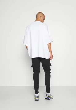 Weekday UNISEX MEGA OVERSIZED - T-shirt imprimé All 10 Weekday UNISEX MEGA OVERSIZED - T-shirt imprimé All -France Weekday Soldes Boutique ef299aa3127143a59a2ecb2b113cded3
