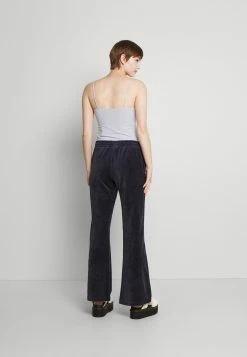 Weekday ROXANNA TROUSERS - Pantalon classique Women -France Weekday Soldes Boutique ef2d92db9cb049a89313c276025adc74