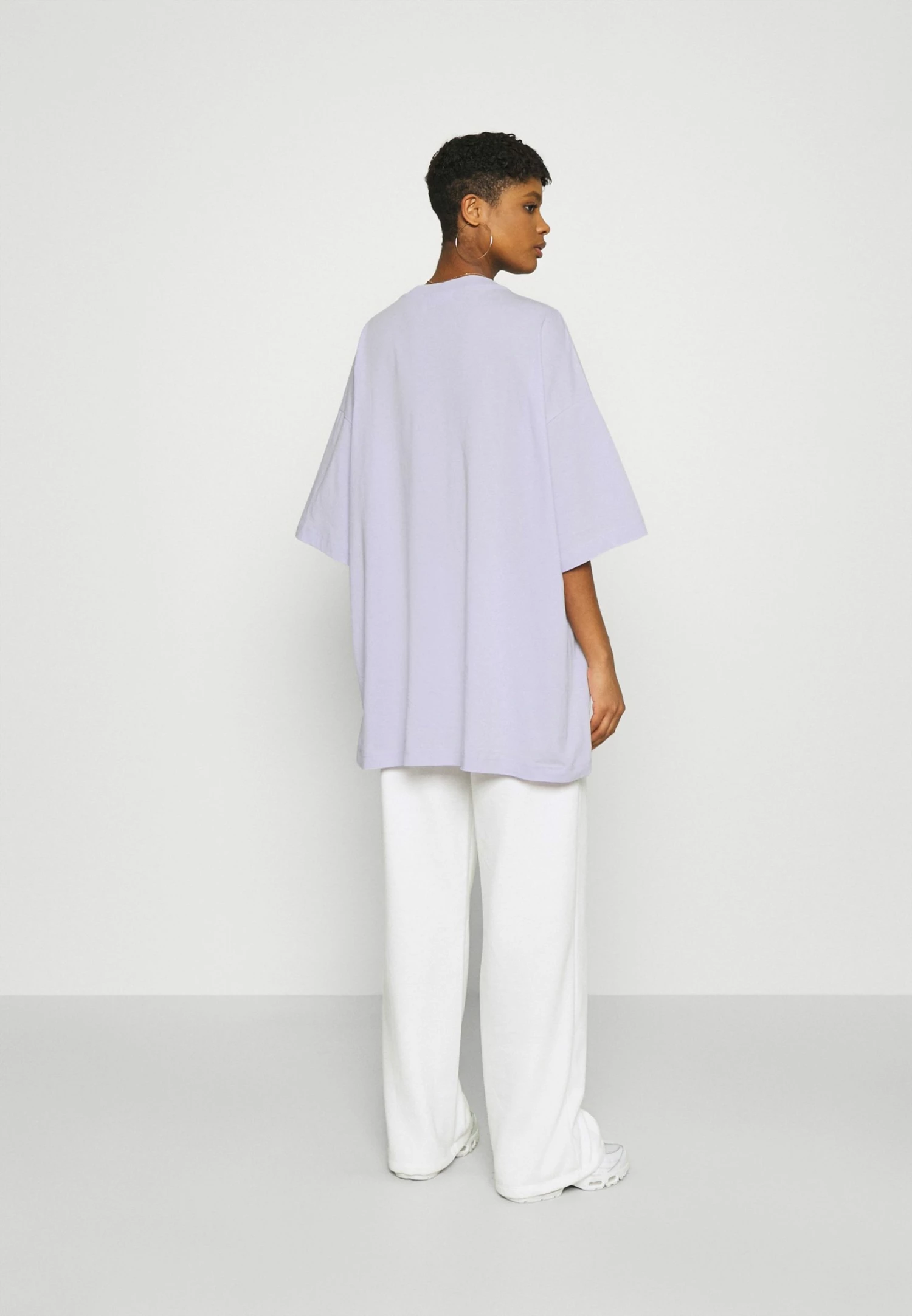 Weekday HUGE - T-shirt basique Women 5 Weekday HUGE - T-shirt basique Women – Image 3