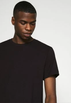 Weekday T-shirt basique Men 27 Weekday T-shirt basique Men -France Weekday Soldes Boutique f62dadbf22c14b50aceb320b1fce7de3