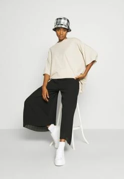 Weekday HUGE - T-shirt basique Women 12 Weekday HUGE - T-shirt basique Women -France Weekday Soldes Boutique f959617a4371479ab0f785fc7b2adccb