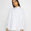 Weekday EDYN OXFORD - Chemisier Women -France Weekday Soldes Boutique fb7ce8ec7484405faf3f766dec446b74