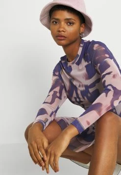 Weekday VALLEY DRESS - Robe de jour Women -France Weekday Soldes Boutique fcb87580f0a146cb8d15c44bcc9ac405