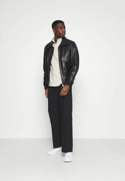 Weekday ROSS WIDE TROUSERS - Pantalon classique Men -France Weekday Soldes Boutique fffa774fbc2041e8bea28dc1cbac711a